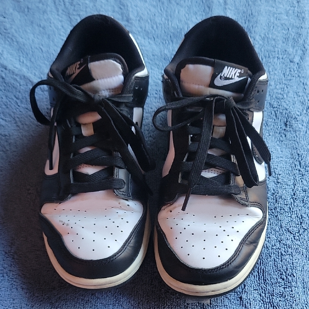 Nike Classic Black and White Low-Tops - Picture 2 of 8